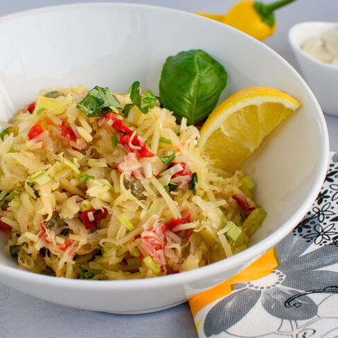 Hapankaali-paprikasalaatti