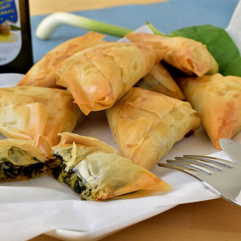 Spanakopitakia eli kreikkalaiset feta-pinaattipasteijat