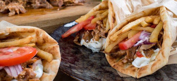 Kreikkalainen Gyros pita – katukeittiön klassikko kotona