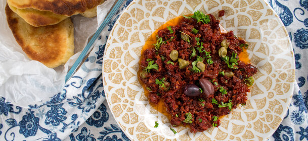 Tapenade aurinkokuivatuista tomaateista