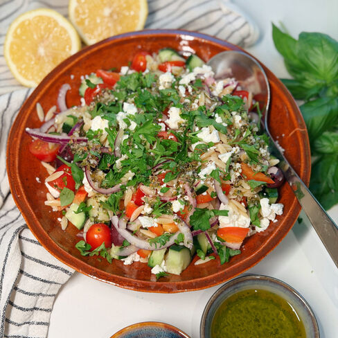 Helppo feta-jyväpastasalaatti kiireiseen arkeen