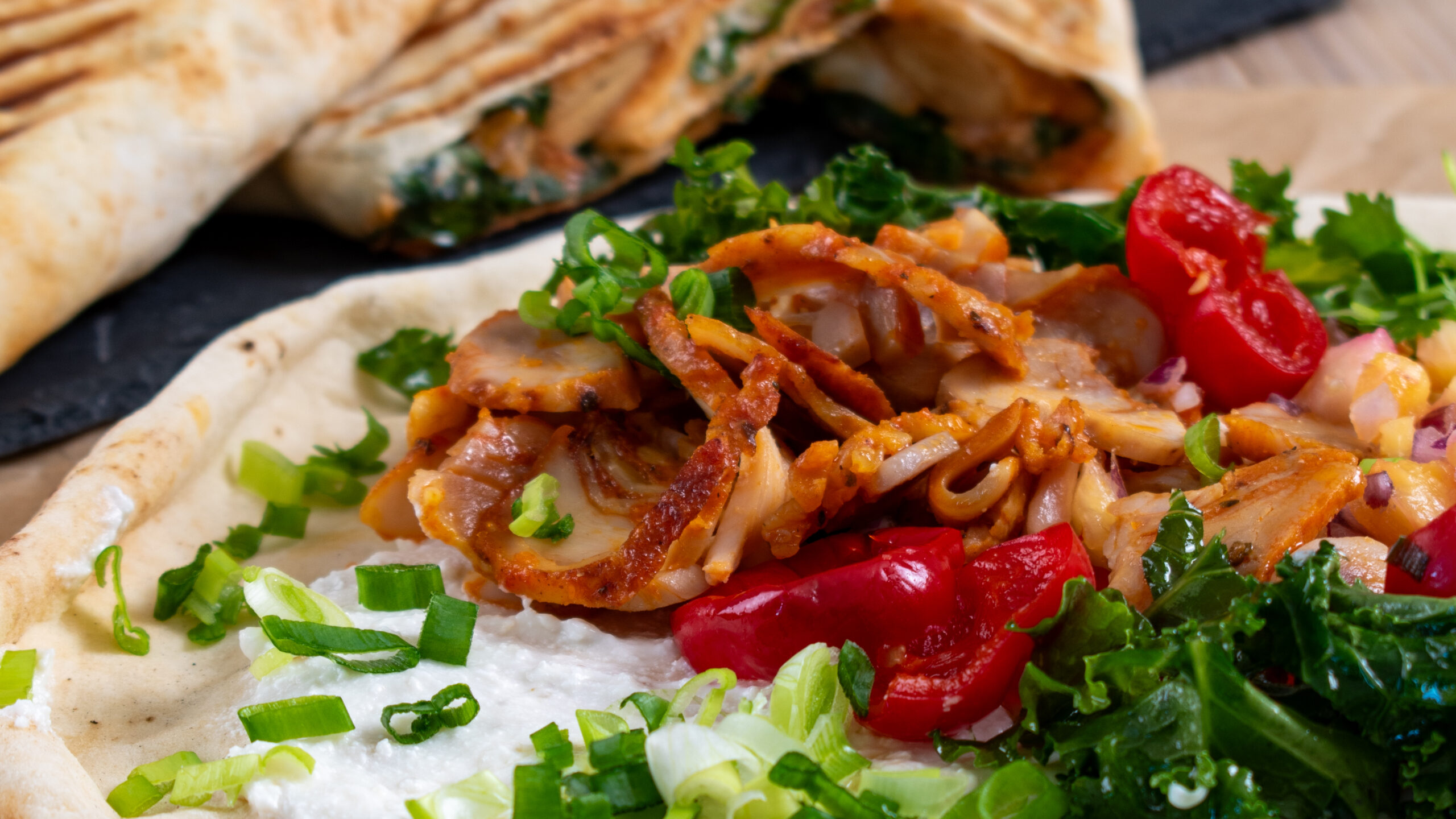 Flatbread kana-ananas-paprikatäytteellä