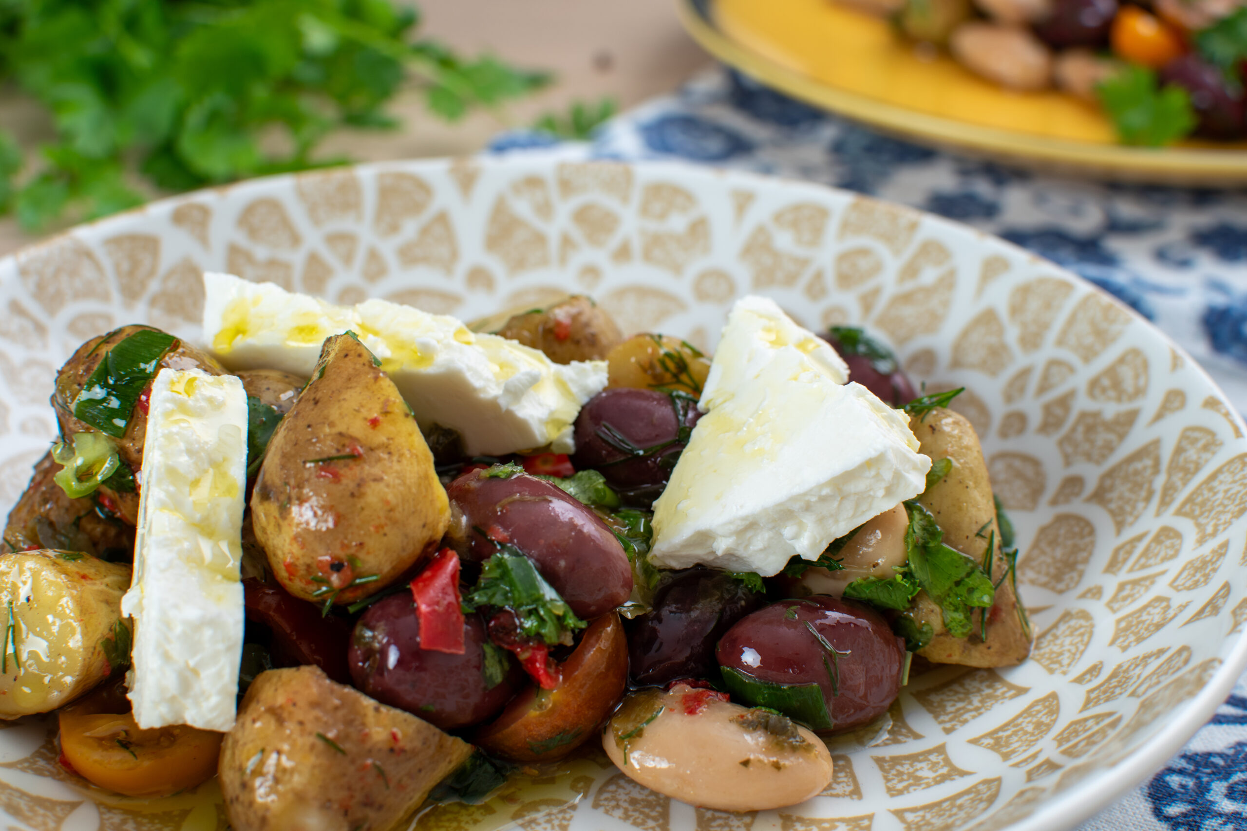 Peruna-oliivi-papusalaatti fetajuustolla