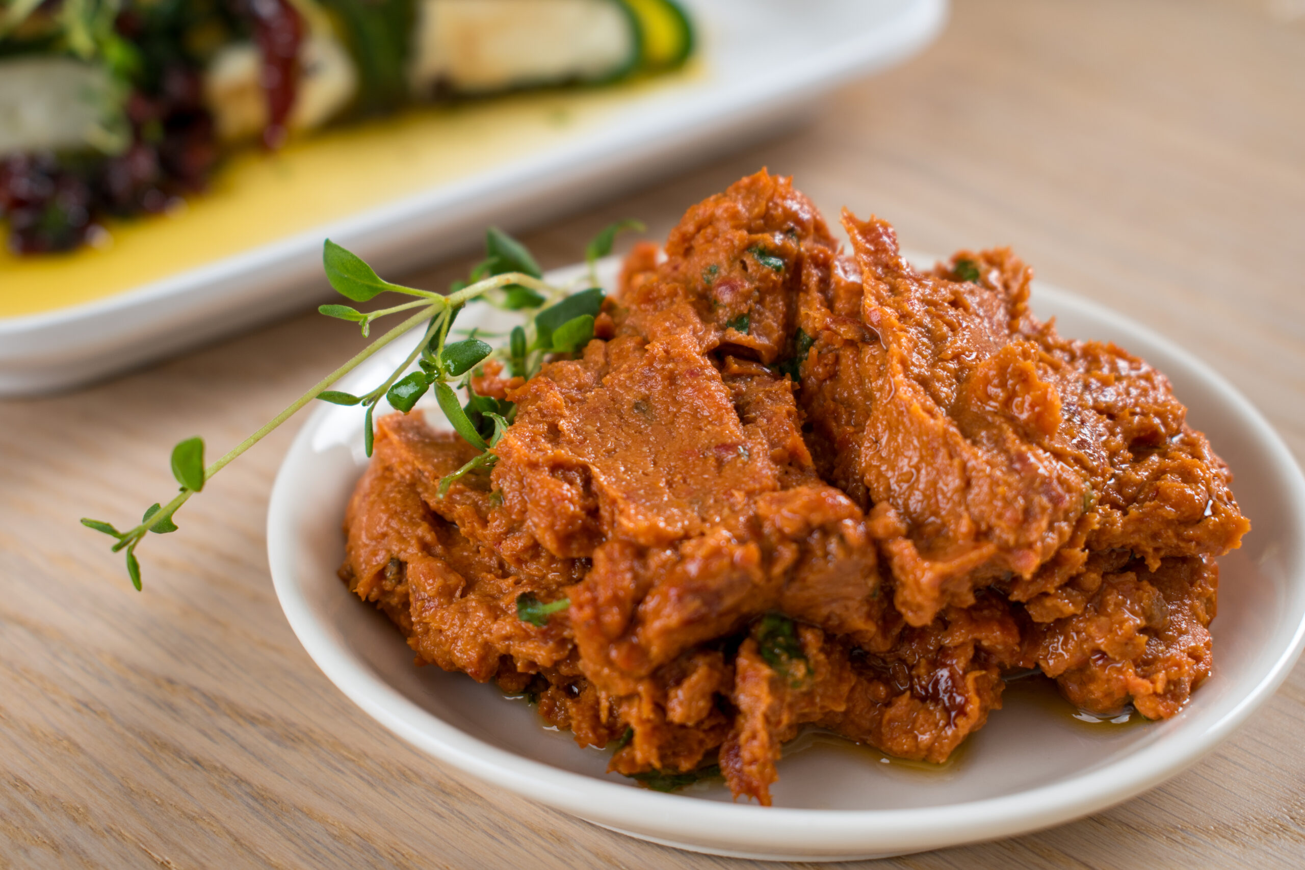 Aurinkokuivattu tomaatti-anari-dippi