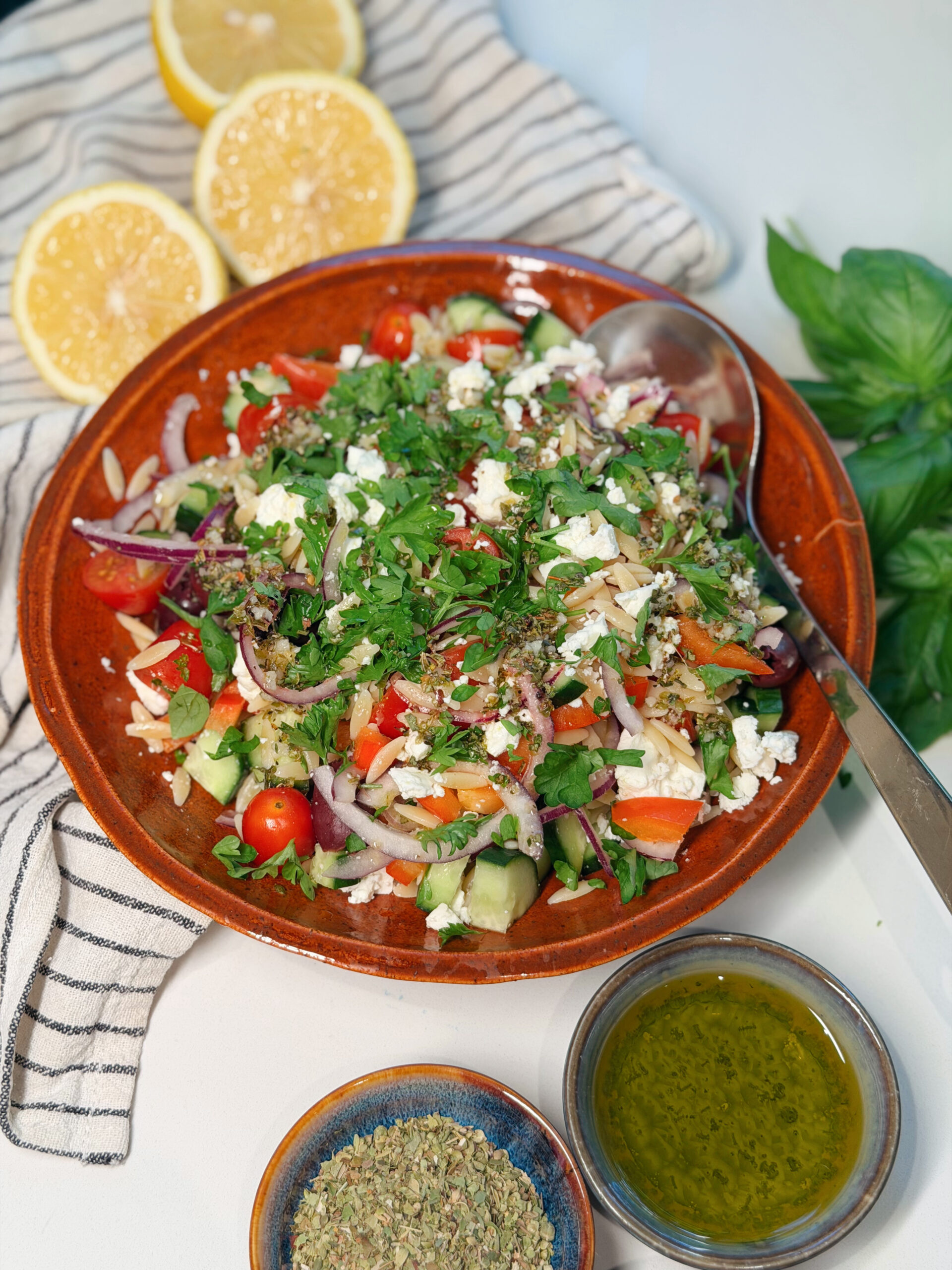 Helppo feta-jyväpastasalaatti kiireiseen arkeen